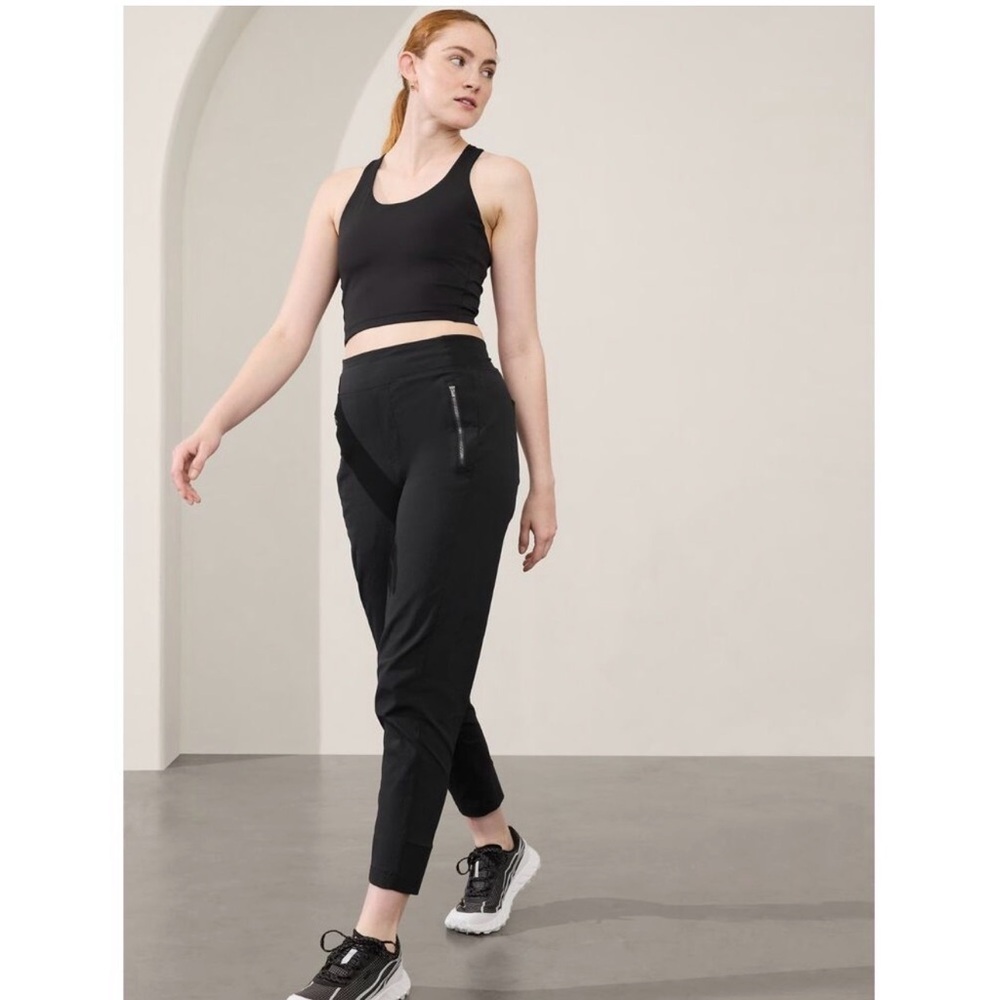 Athleta Black Trekkie North Joggers Pants Front Zip Pockets Size 4